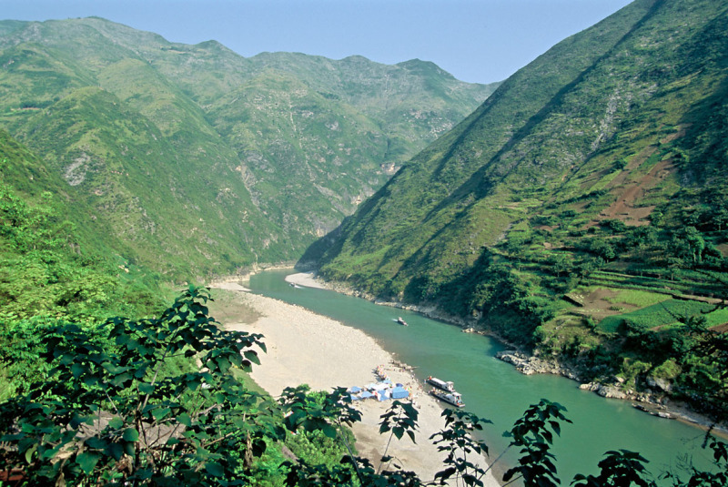 H&M is also supporting a WWF conservation project in China’s Yangtze River basin ©Michael Gunther / WWF-Canon