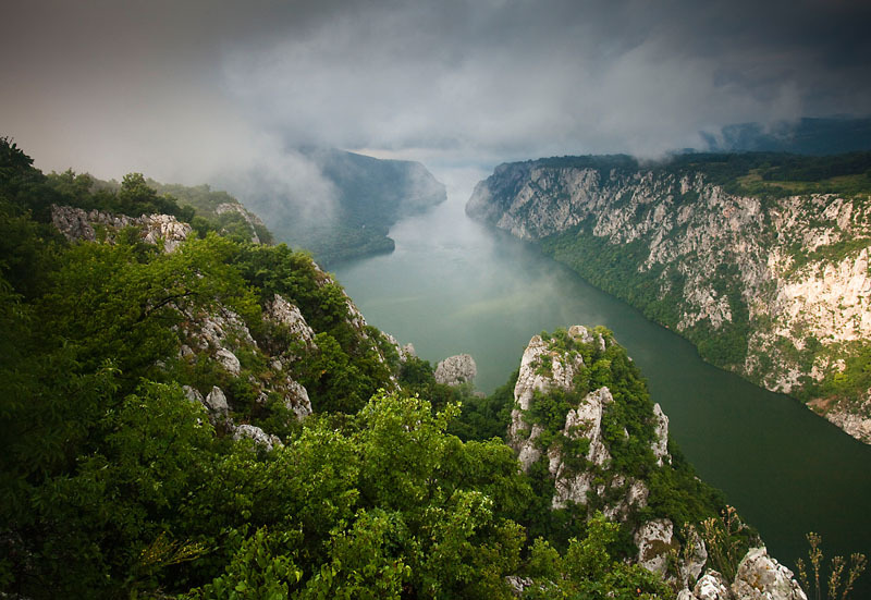 Danube River flowing through the Iron Gate Gorge, Djerdap National Park, Serbia © Wild Wonders of Europe /Ruben Smit / WWF