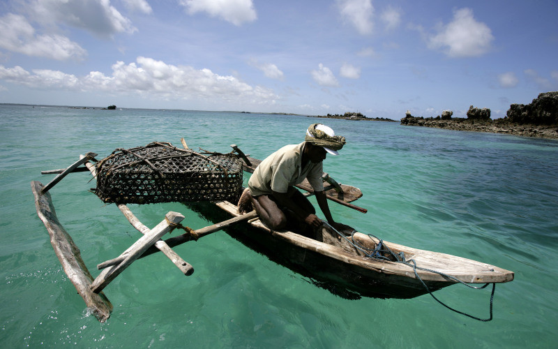Mohamed Ahmed sets a basket traps in Mafia Island Marine Park. He is allowed to fish in the park because he uses sustainable methods and a traditional boat. © Brent Stirton / Getty Images / WWF-UK