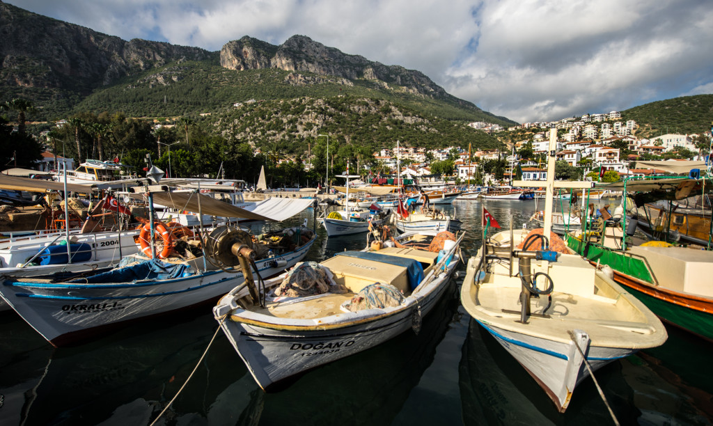 Fishing and tour boats in Kaş harbor. © WWF / Claudia Amico